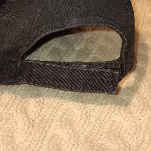 Guinness Black Hat with Green Shamrock And Opener - Picture 5 of 6